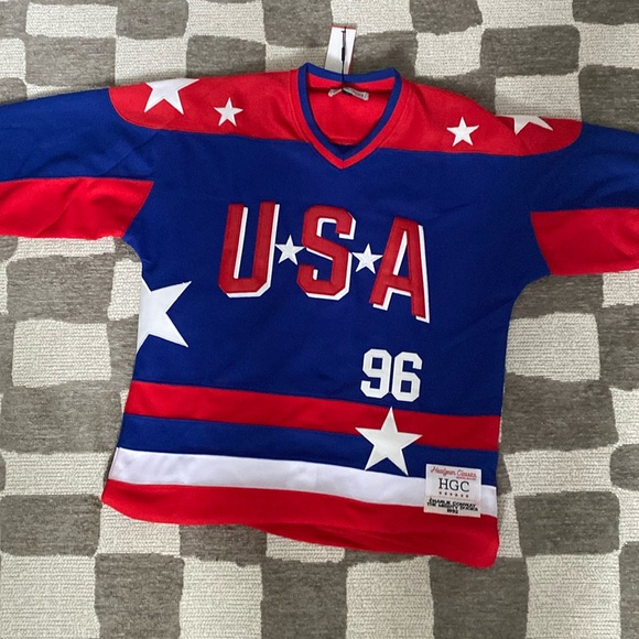 USA hockey jersey. Size medium. Conway. Number 96. The mighty ducks 1992 patch